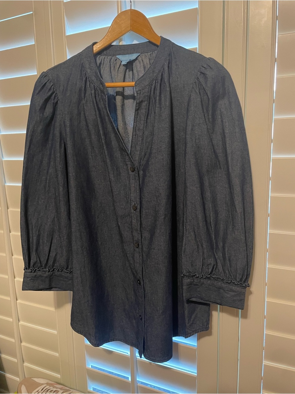 Draper James 3/4 length sleeves Chambray top, size M